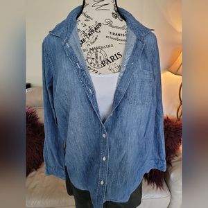 🌷2/$15 Womans denim shirt from Old Navy. Size large.